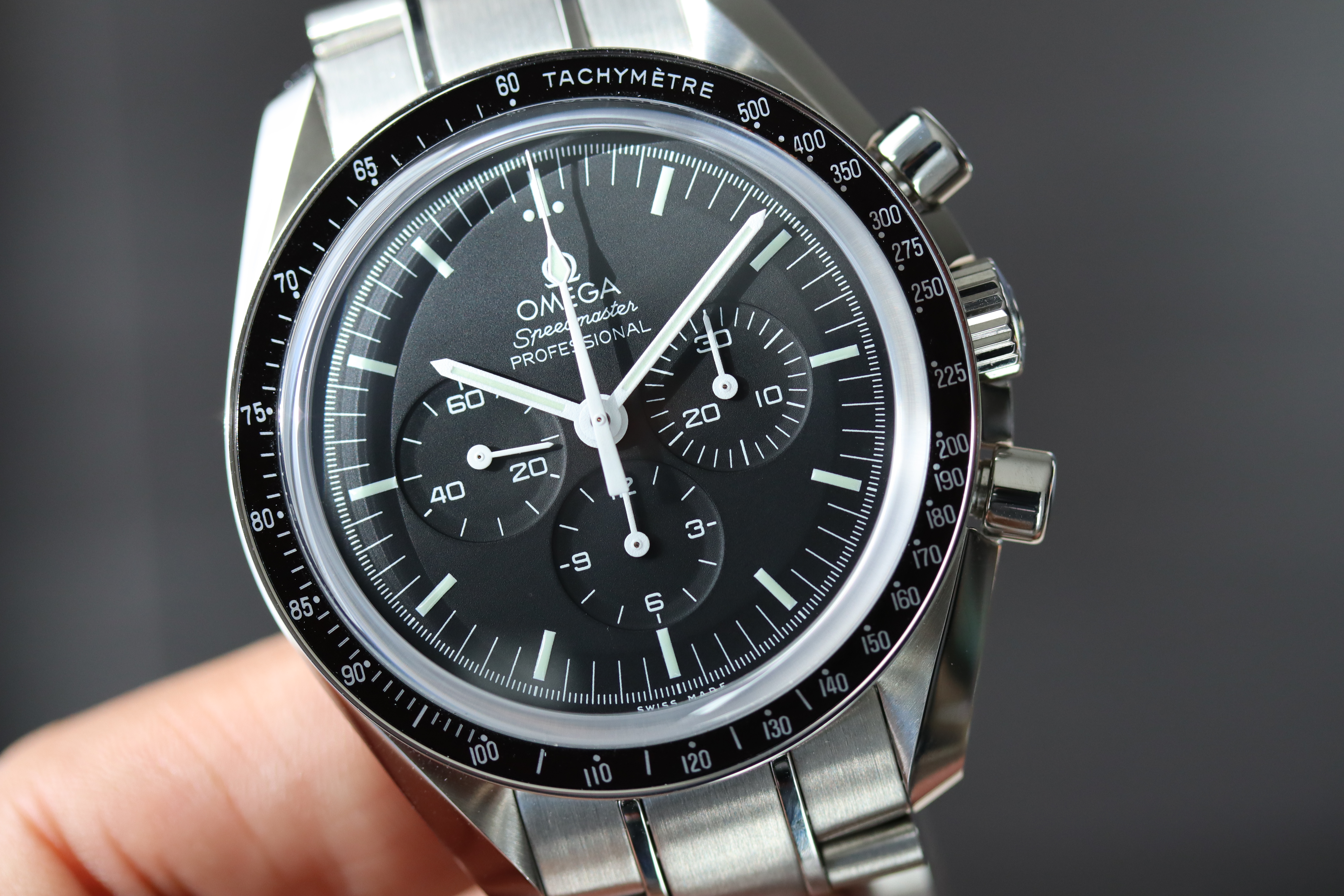 omega speedmaster moonwatch review