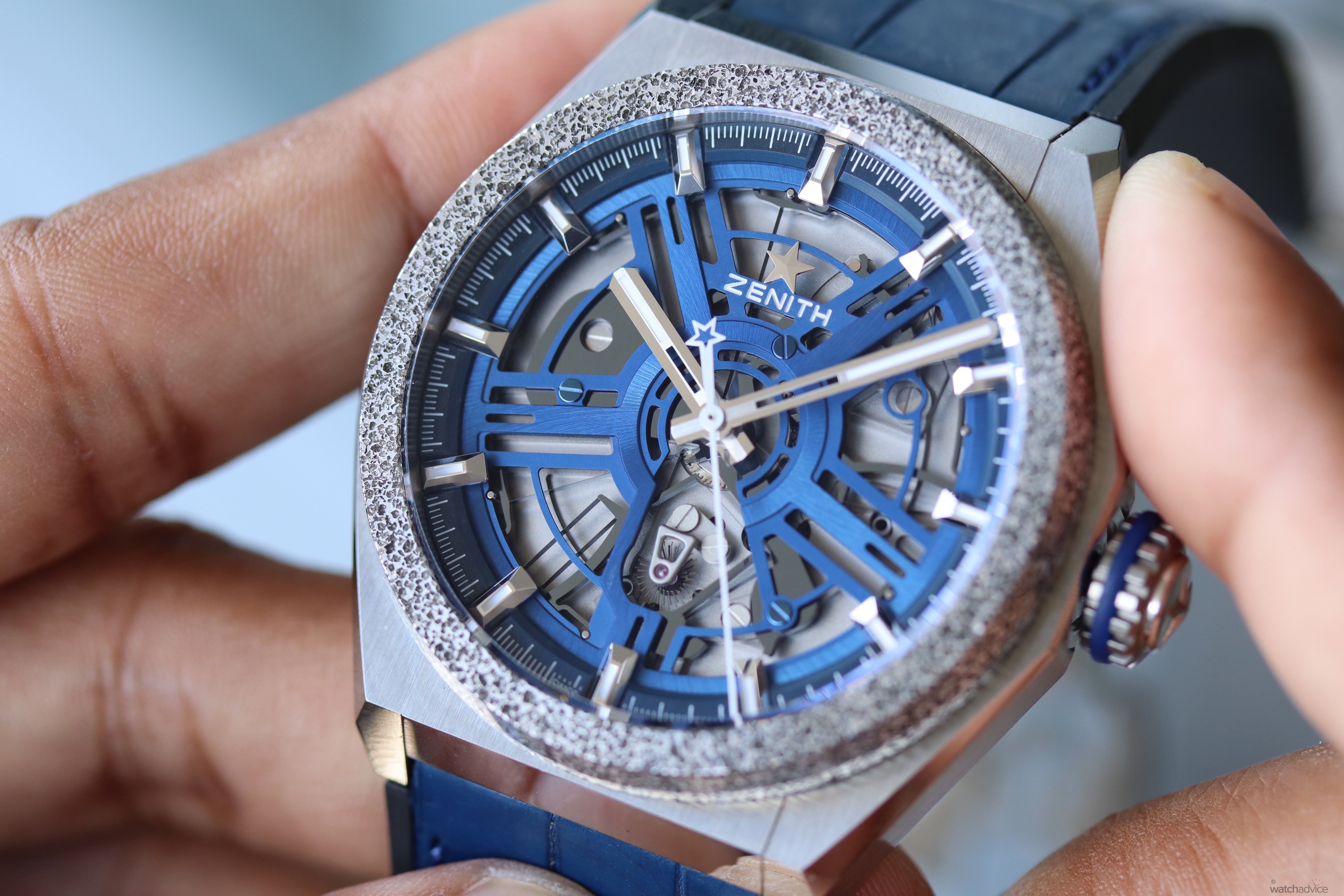 Zenith defy online lab movement