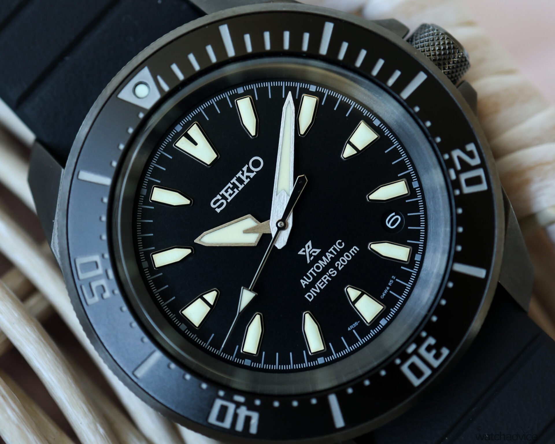 REVIEW: Hands-On With Seiko's Prospex 4R Diver Black 